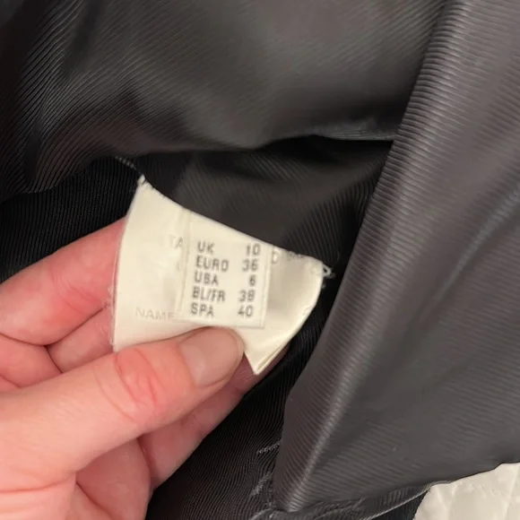 Women’s Barbour Size 6 Black Microfiber Quilted Jacket w Branded Snap Closure - Picture 4 of 5